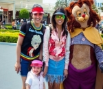 Ashanty, Aurel dan Arsy Bersenang-Senang di Disneyland
